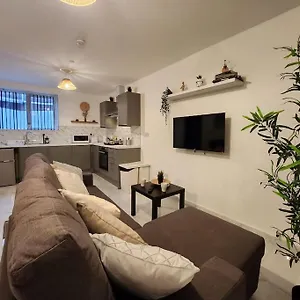 https://apt-flat-5-keyless-entry-10-min-to-centre-by-property-promise.cardiffhotelswales.com